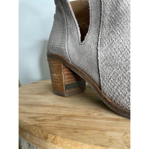 Lucky Brand Ponic Suede Ankle Boots Size 7.5 Beige Western Block Heel - Picture 3 of 10